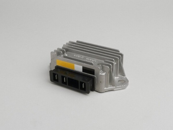 Voltage Regulator 3pin 12v (ggground)